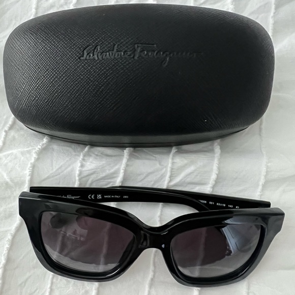 BRAND NEW! Ferragamo Sunglasses made in Italy - Picture 2 of 8